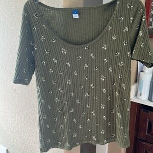 Old navy floral top -new